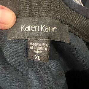 Karen Kane Deep Navy capri pants